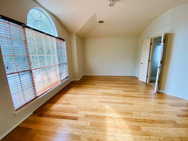 Building Photo - 14500 Ballycastle Trail