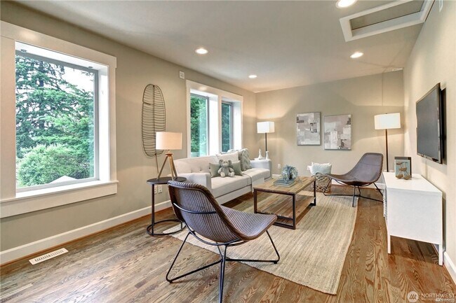 Building Photo - 4bd/2.5ba Kirkland House