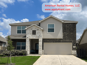Building Photo - Large 3036 SF Home - 5 Bed/3 Bath + Media ...