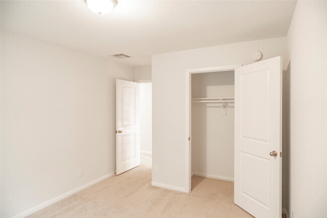 Building Photo - 208 Cambria Green Ln