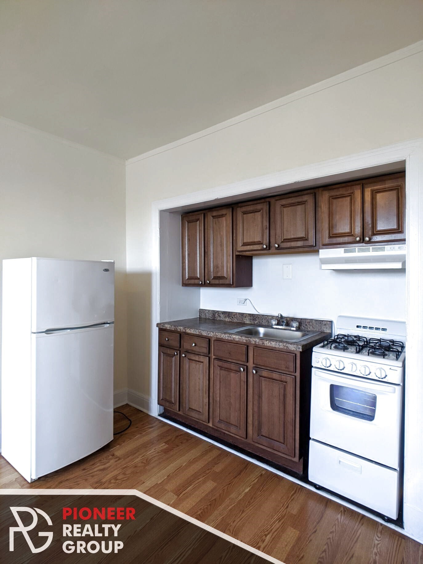 Building Photo - 3327 W Diversey Ave