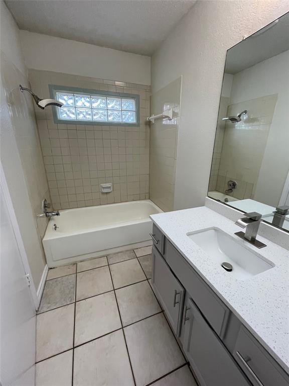 Building Photo - 1231 Armadillo Rd