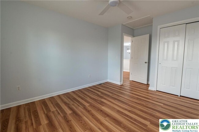 Building Photo - 835 Spring White Dr