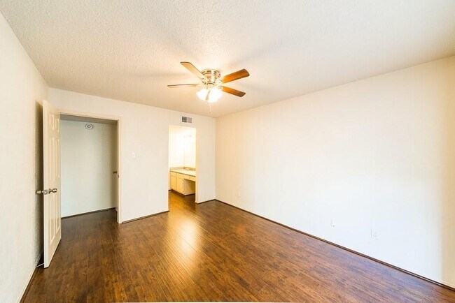 Building Photo - 3600 Jeanetta St