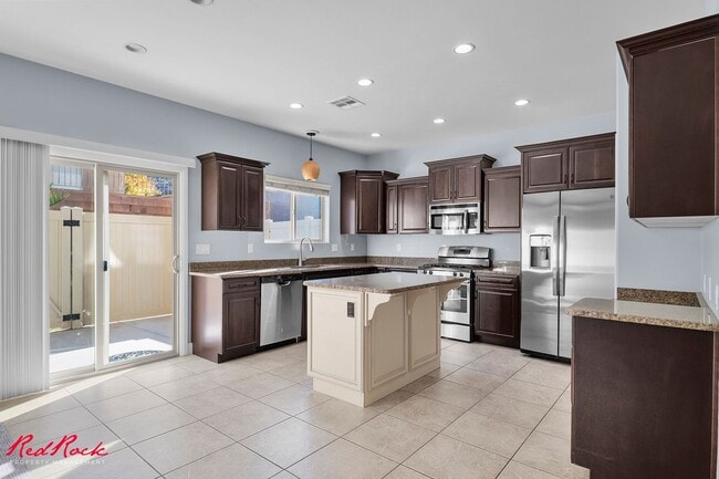 Building Photo - Charming 3 Bedroom Townhome