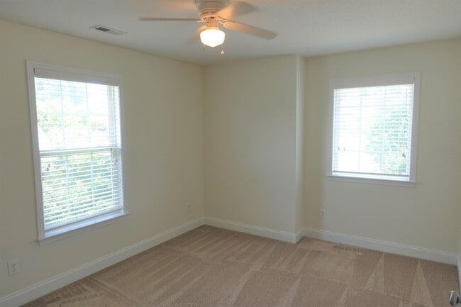 Building Photo - 28 Tigris Way