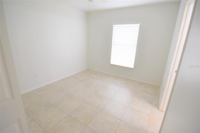 Building Photo - 3651 N Goldenrod Rd