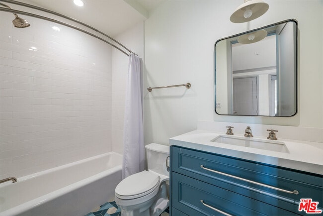 Building Photo - 703 Bayview Dr