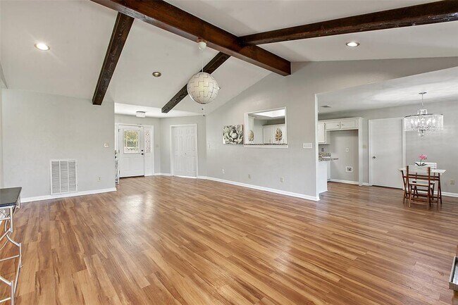 Building Photo - 124 Poplar Dr