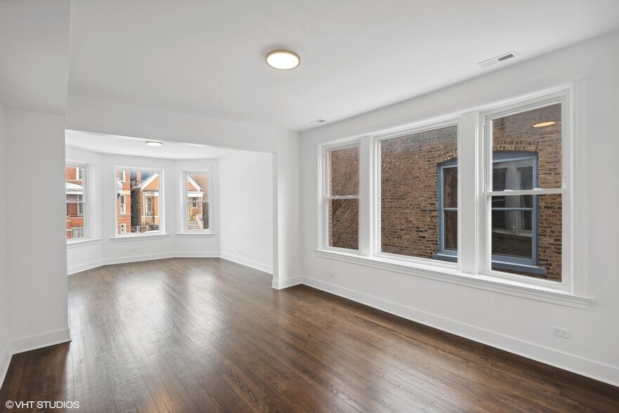 Primary Photo - 2229 W Augusta Blvd