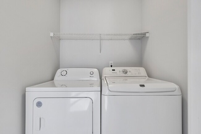 Building Photo - Charming & VERY CLEAN 1 Bed, 1 Bath Home Near Hospital & Winthrop | $1,200/month | Available Now