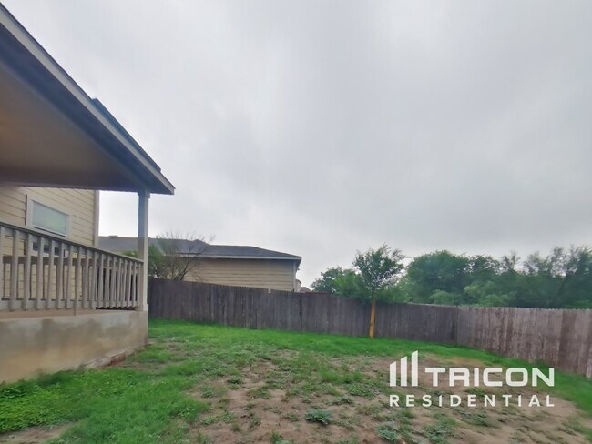 Building Photo - 2511 Sunset Bend