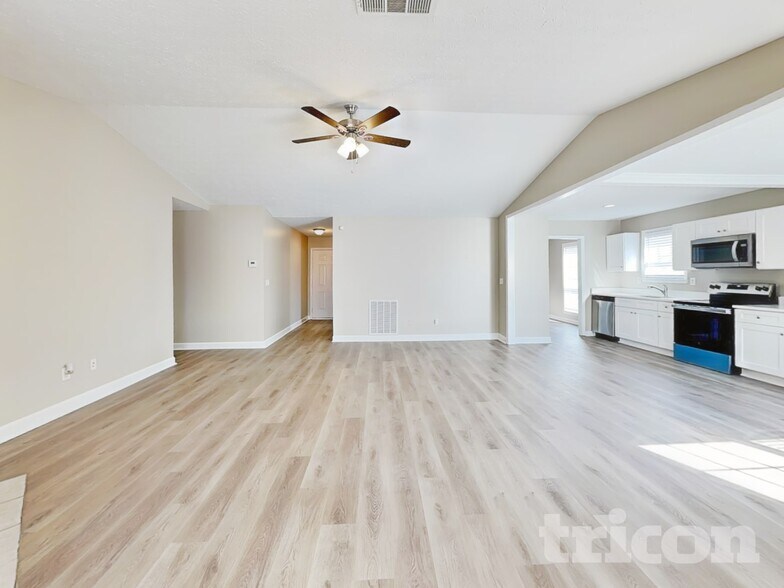 Building Photo - 206 Whistle Way