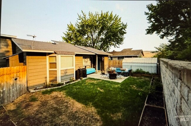 Building Photo - 524 Silcott Ct