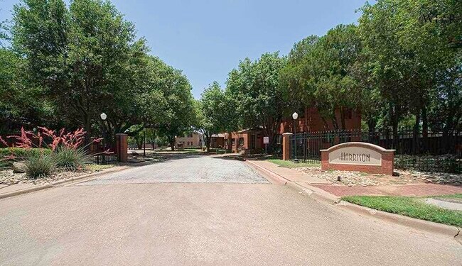 Primary Photo - 2104 Virginia Dr