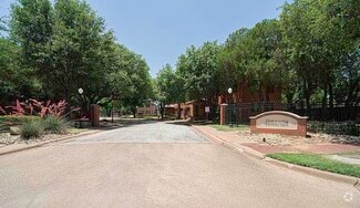 Building Photo - 2104 Virginia Dr