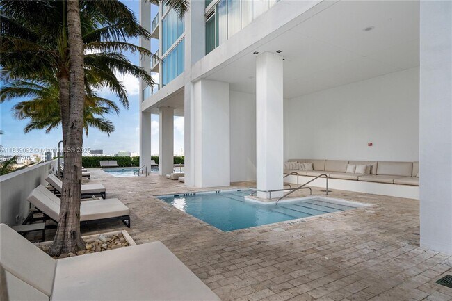Building Photo - 1040 Biscayne Blvd