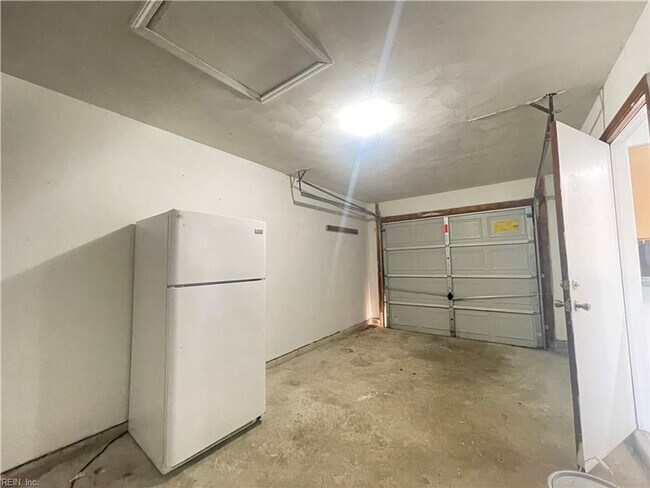 Building Photo - Modern Ranch Living in Indian Lakes - 3 Bedrooms, 2 Bathrooms