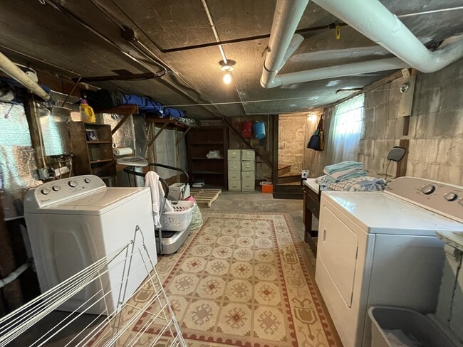 Building Photo - 62 Newport St