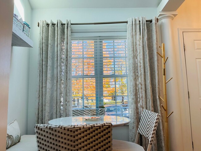 Building Photo - Exceptional 2 bedroom Condo