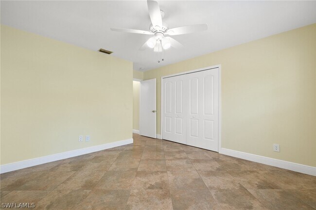 Building Photo - 3212 SE 1st Ct