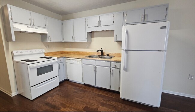 Building Photo - 2966 Landmark Ct NE