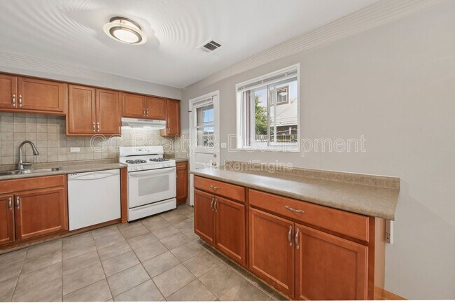 Building Photo - 9517 Terrace Pl