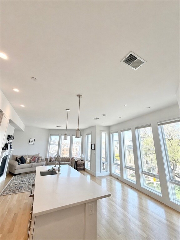 Building Photo - 283 Old Colony Ave