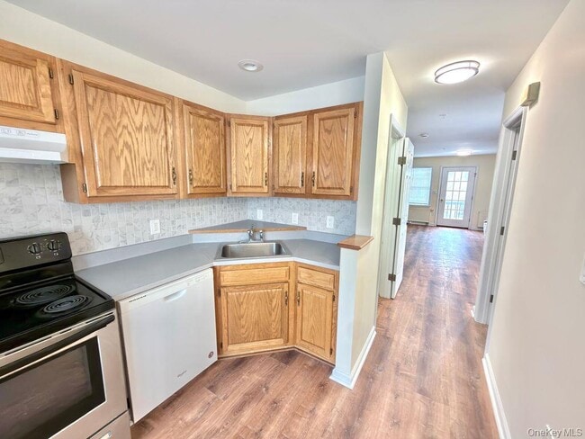 Building Photo - 1870 Baldwin Rd