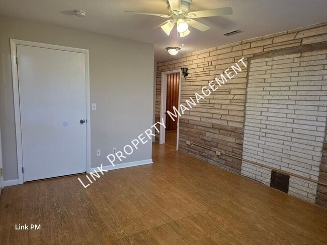 Building Photo - 3731 Knollwood Dr