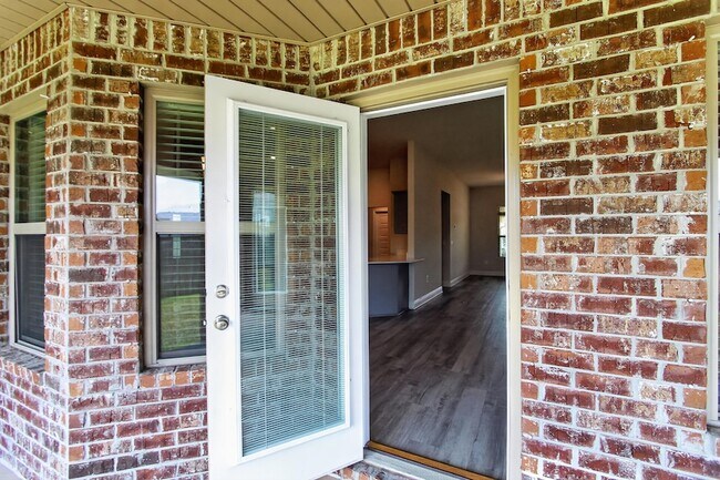Building Photo - 5823 Crestlake Dr