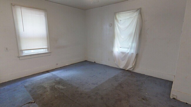 Building Photo - 1537 W William St