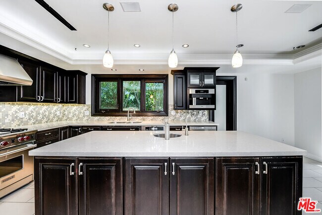 Building Photo - 1600 Benedict Canyon Drive