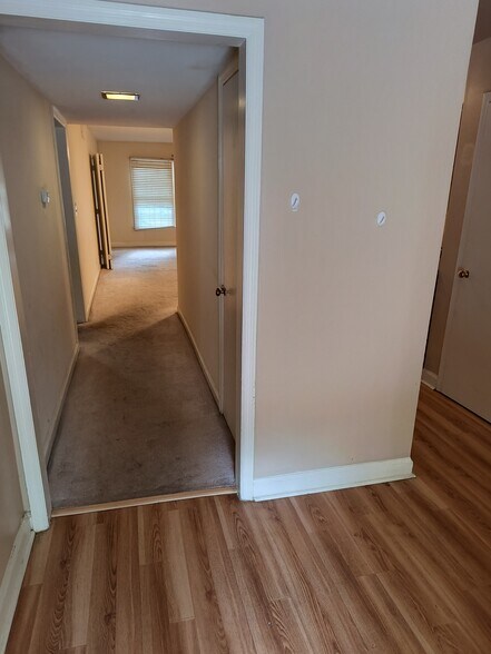 Building Photo - 2890 Carriage Dr
