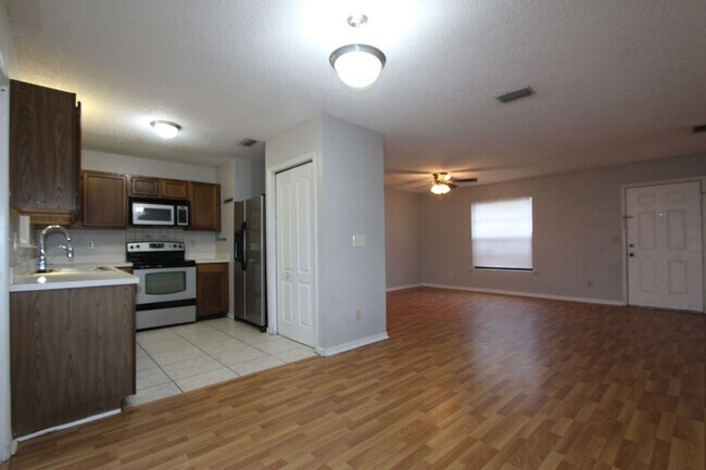 Building Photo - Beautiful 3B/2B Home in Minneola!