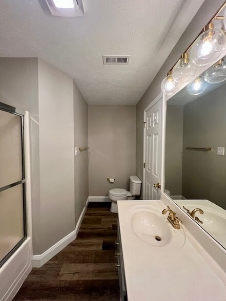 Master bath - 920 Brittany Deanne Ln