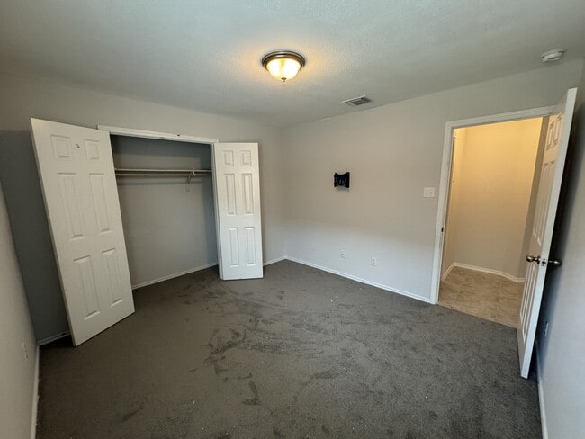 Building Photo - 8506 Stonehollow Dr