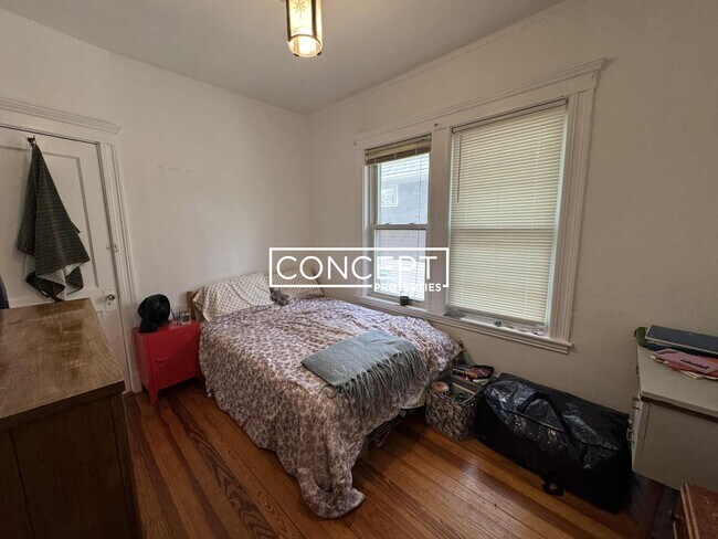 Building Photo - 100 W Adams St