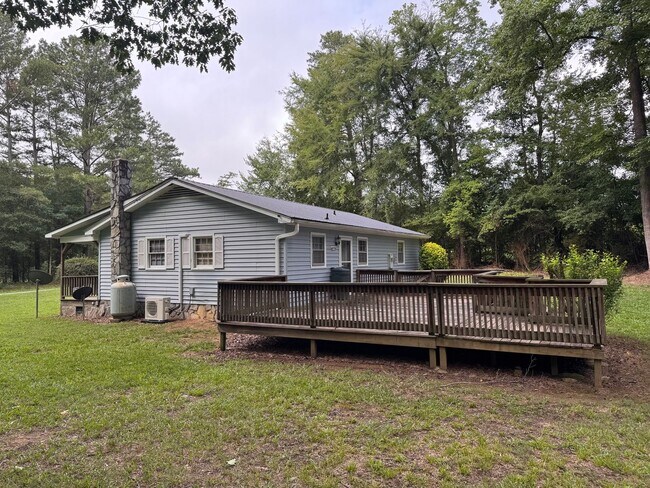 Building Photo - 3 Bed, 1 Bath Home located out in the country!