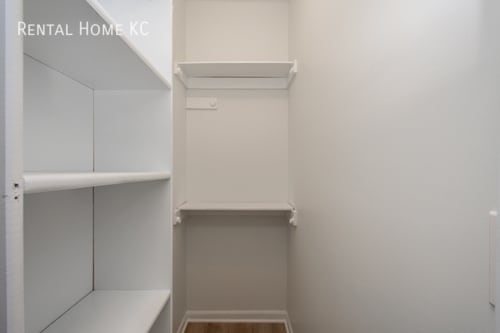 Building Photo - Large 1.5 Story luxury home on 2.5 acres  ...