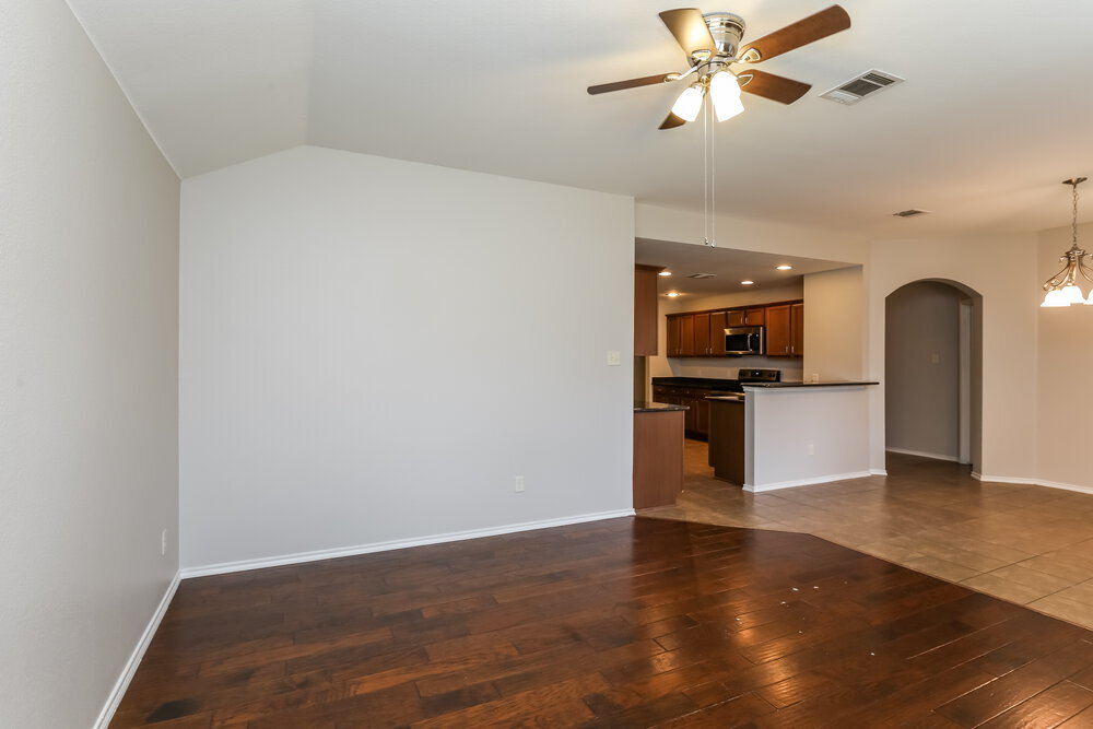 Building Photo - 2116 Meadow View Dr