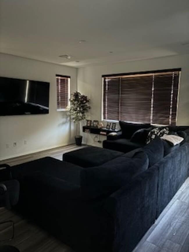 Building Photo - 3 Bedroom Townhome in Winchester