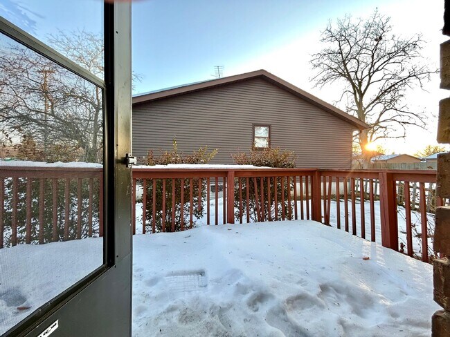 Building Photo - Ivanrest 3689-3695