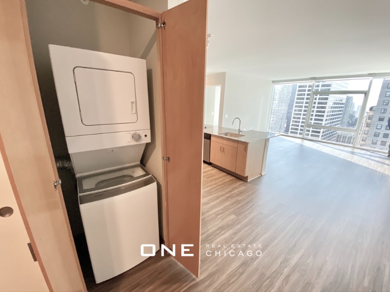 Building Photo - 190 E Illinois St