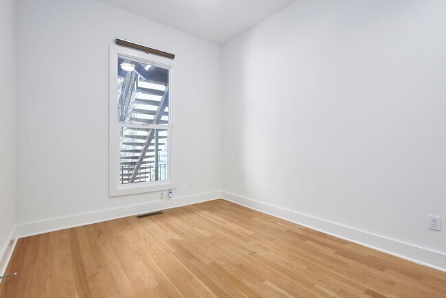 Building Photo - Sleek and modern 2 bed/2 bath in the heart of The Mission -- Walkers dream -- Must See!