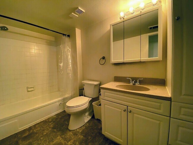 Building Photo - 14046 E Stanford Cir