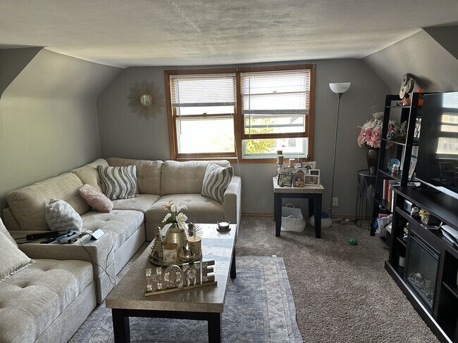 Primary Photo - 3827 E Edgerton Ave