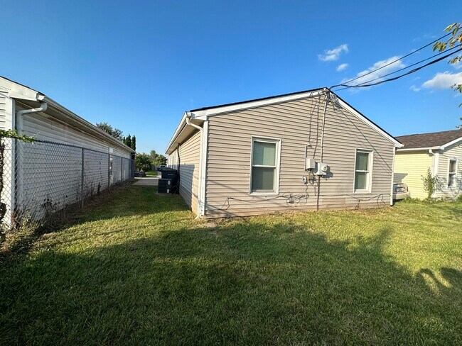 Building Photo - 1715 Gerald Dr