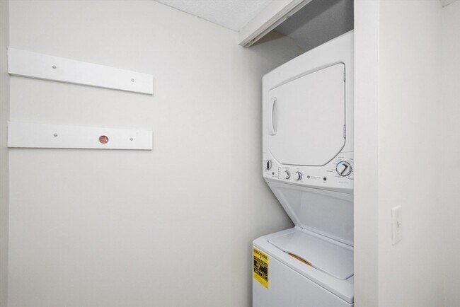 Building Photo - 250 Hammond Pond Pkwy