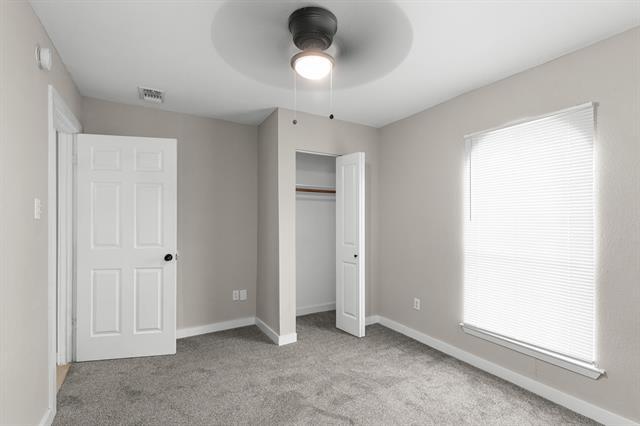 Building Photo - 1002 Wembley Rd